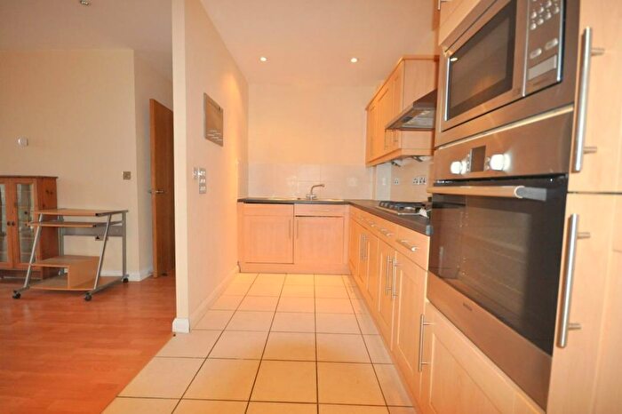 2 Bedroom Flat To Rent In Whippendell Road, Watford, WD18