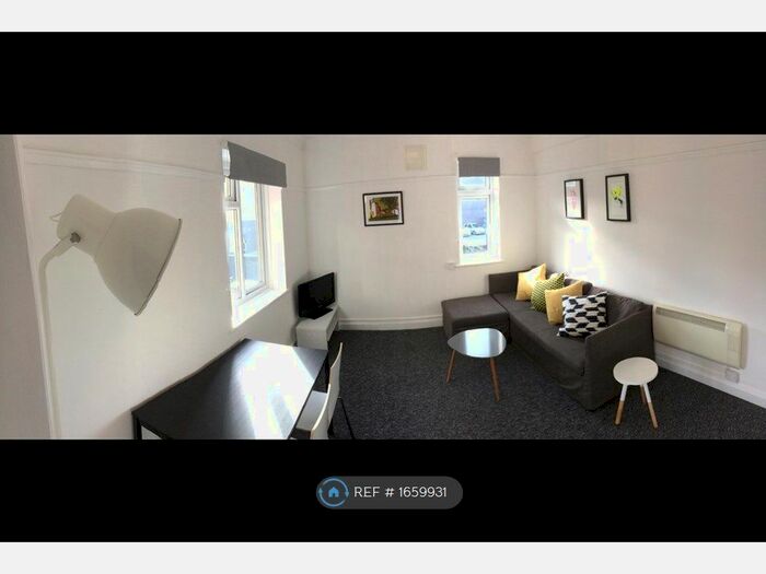 1 Bedroom Flat To Rent In Edmondsham House, Bournemouth, BH2