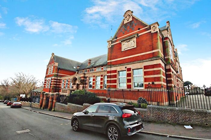 3 Bedroom Flat For Sale In Old College Court, Upper Holly Hill Road, Upper Belvedere, DA17