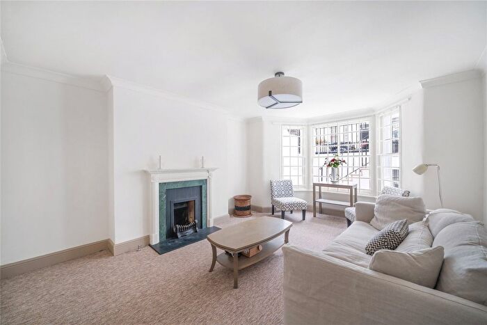 2 Bedroom Flat To Rent In Oakfield Street, London, SW10