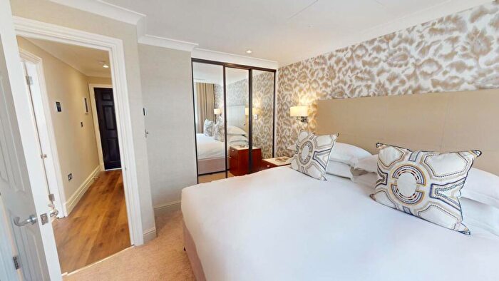 1 Bedroom Flat To Rent In Bow Lane, St Pauls, London, EC4M