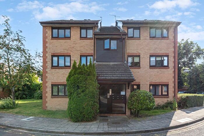 2 Bedroom Flat To Rent In Beaulieu Place, Chiswick, W4