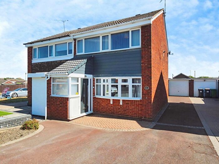 3 Bedroom Semi-Detached House For Sale In Fair Isle Drive, Nuneaton, Warwickshire, CV10