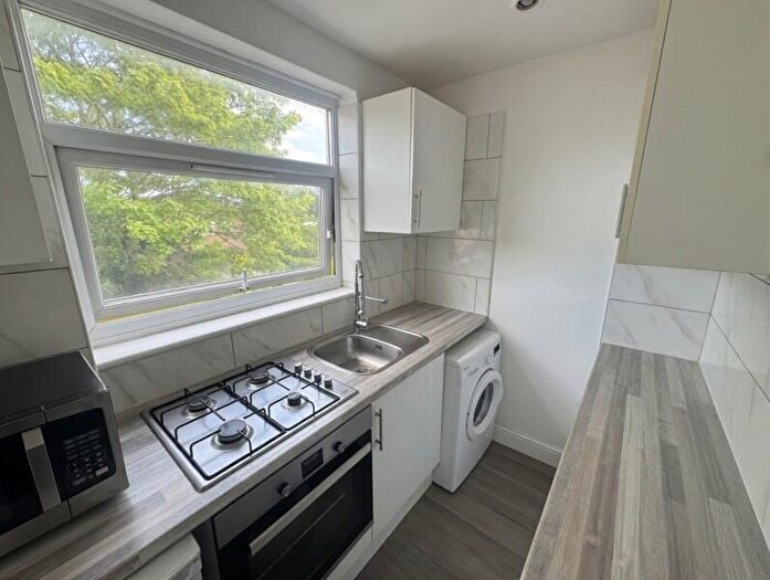 1 Bedroom Apartment To Rent In Bells Hill, Barnet, EN5