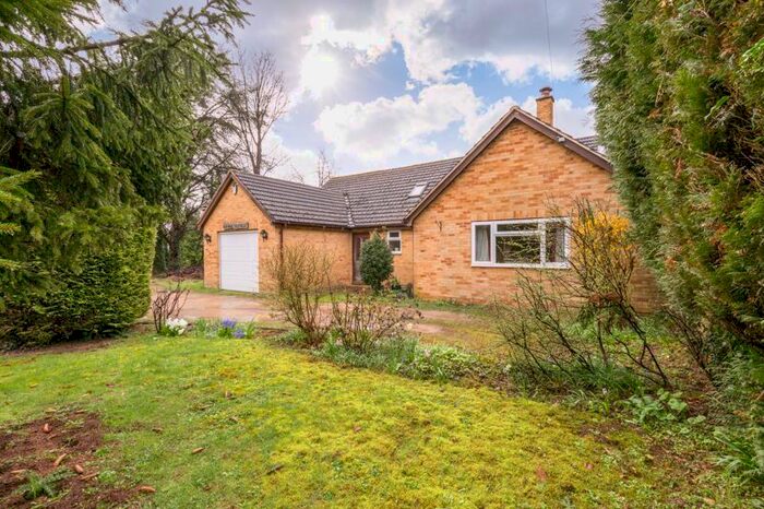 3 Bedroom Semi-Detached House For Sale In Upper Campsfield Road, Woodstock, OX20
