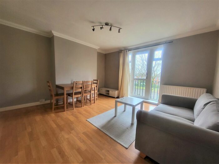 2 Bedroom Flat To Rent In Vermont Road, Wandsworth, SW18