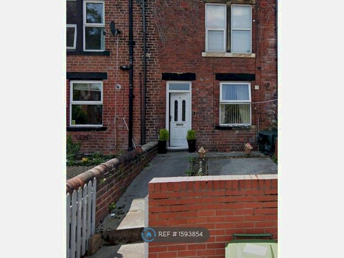 1 Bedroom Flat To Rent In Rear Armley Ridge Road, Leeds, LS12
