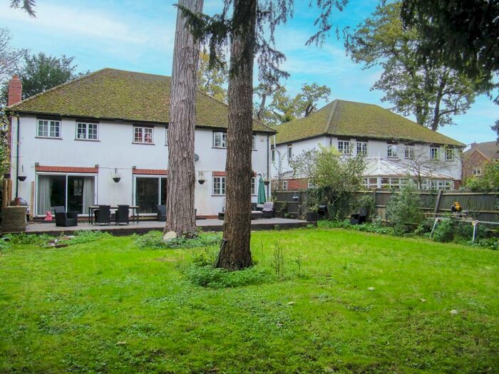 Houses for sale & to rent in SL0 9ER, Syke Ings, Iver Village And