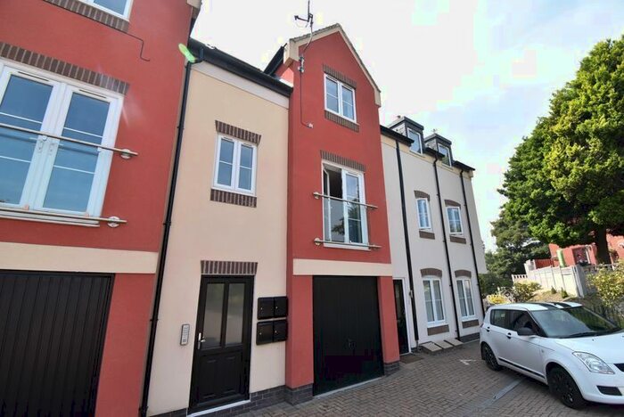 2 Bedroom Flat To Rent In Hartshorne Court, Blews Hill, Dawley, Telford, TF4