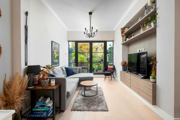 2 Bedroom Flat To Rent In Cavendish Road, Clapham, London, SW12