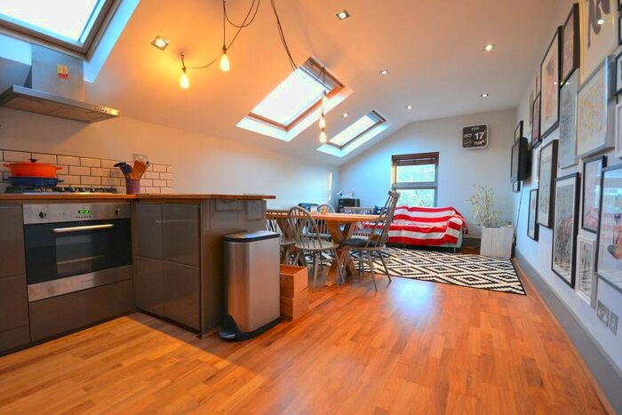 2 Bedroom Flat To Rent In Beechdale Road, Brixton, SW2