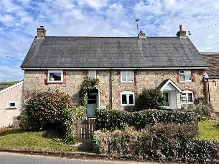 3 Bedroom Terraced House For Sale In Main Road, Chillerton, Newport, PO30
