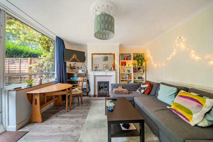 2 Bedroom Maisonette To Rent In Burley House, Walter Terrace, Stepney, London, E1