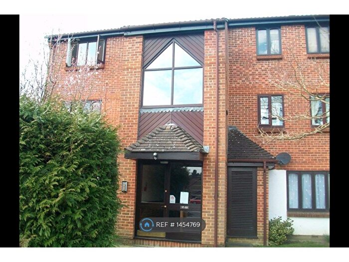 1 Bedroom Flat To Rent In Kilmington Close, Bracknell, RG12