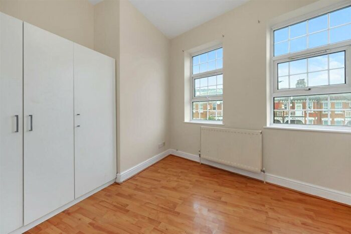 4 Bedroom Flat To Rent In Burnley Road, London, NW10
