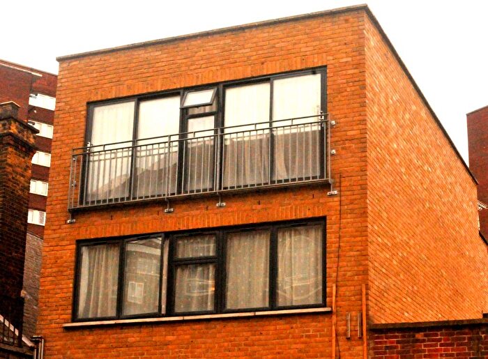 2 Bedroom Flat To Rent In Portland Street, Walworth Road, SE17