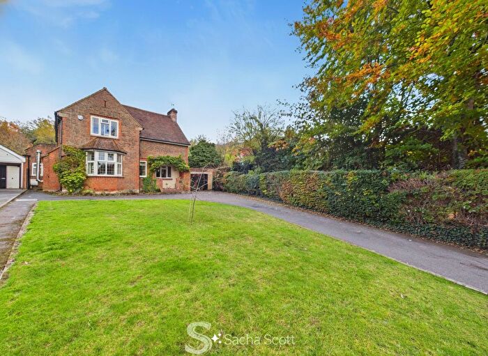 4 Bedroom Detached House For Sale In Beacon Way, Banstead, SM7