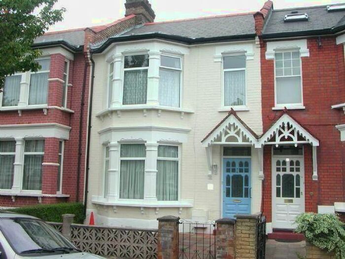 3 Bedroom Property To Rent In Melbourne Avenue, London, N13
