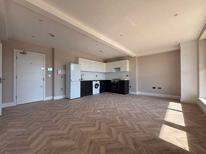 1 Bedroom Flat To Rent In Fishponds Road, Wokingham, RG41
