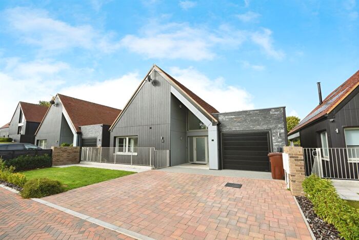4 Bedroom Detached House For Sale In Lower Wimbush Road, Little Waltham, Chelmsford, CM3