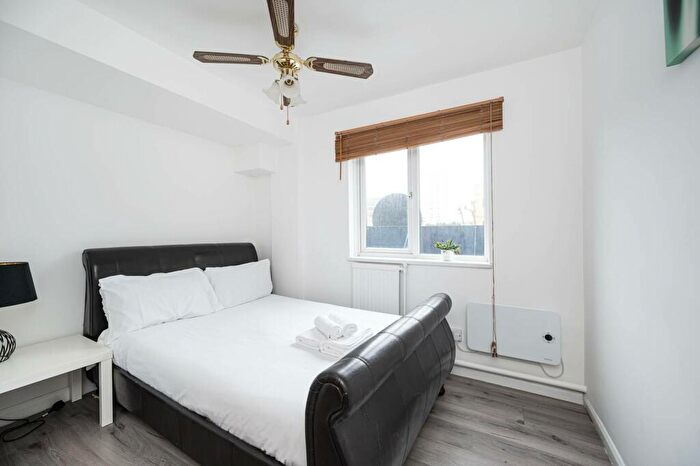 2 Bedroom Flat For Sale In Commercial Road, Whitechapel, London, E1
