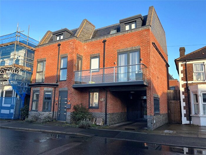 2 Bedroom Flat To Rent In Lion Road, Bexleyheath, Kent, DA6