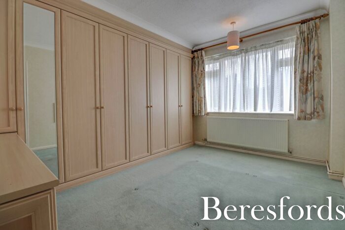 2 Bedroom Bungalow For Sale In Arnolds Close, Hutton, CM13