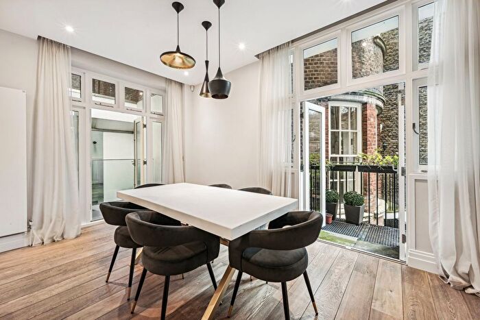 3 Bedroom Flat For Sale In Dunraven Street, Mayfair, W1K
