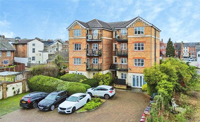 2 Bedroom Apartment For Sale In Bedford Road, Reading, Berkshire, RG1