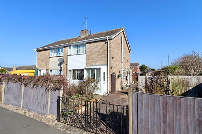 3 Bedroom Semi-Detached House For Sale In Sidlaw Grove, Lincoln, LN5