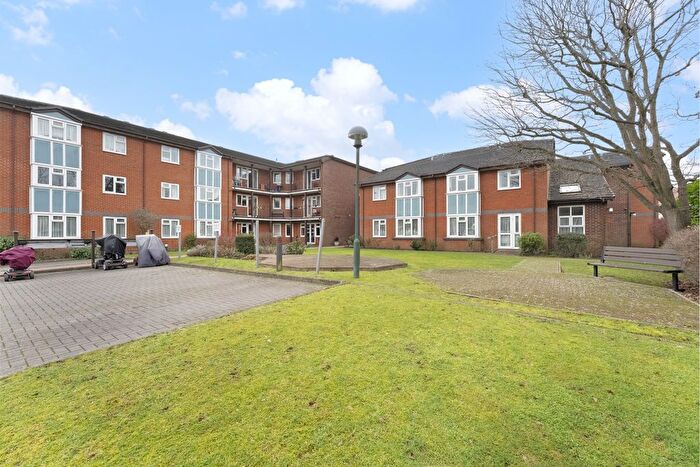 1 Bedroom Flat For Sale In Fairbanks Lodge, Furzehill Road, Borehamwood, WD6