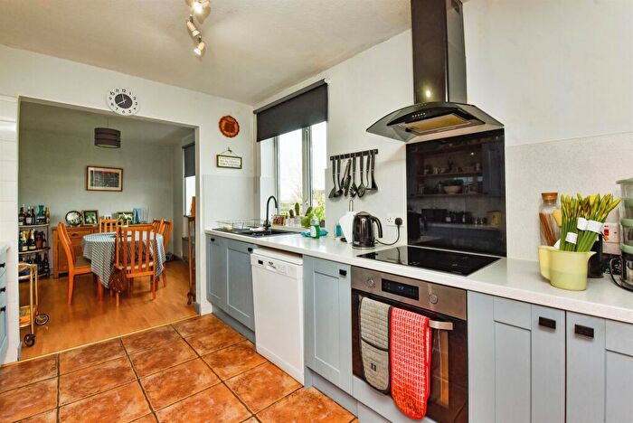 3 Bedroom Semi-Detached House For Sale In Vallis Road, Frome, BA11