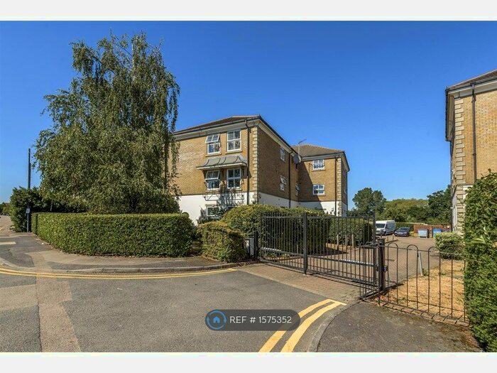 2 Bedroom Flat To Rent In Great North Way, London, NW4