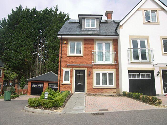 4 Bedroom Terraced House To Rent In Leatherhead/Headley Borders, KT22