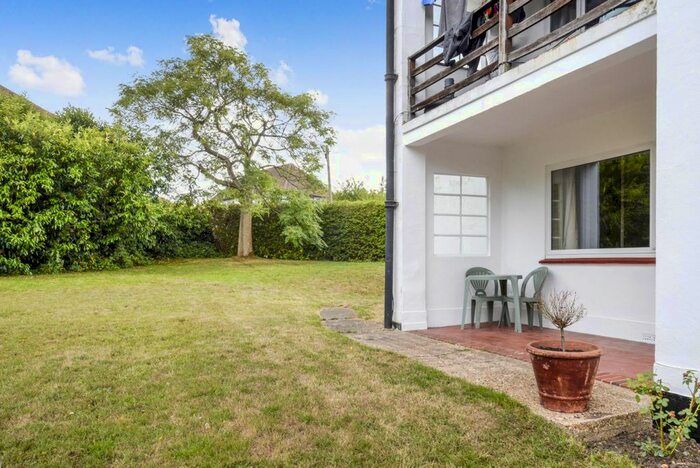 2 Bedroom Flat To Rent In Ridgeway, Epsom, KT19