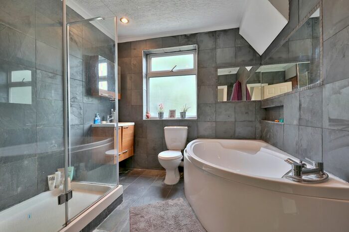 3 Bedroom Terraced House To Rent In Roberts Road, London, E17