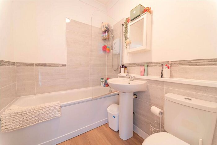 2 Bedroom Apartment To Rent In Oxford Court, Oxford Road, Colchester, Essex, CO3