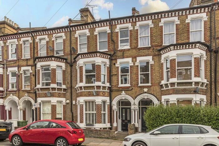 2 Bedroom Flat To Rent In Tremadoc Road, London, SW4