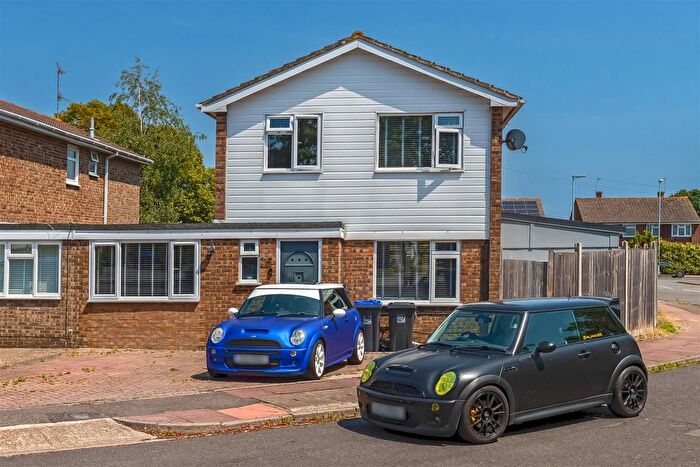 5 Bedroom Detached House For Sale In Lyn Road, Worthing, BN13