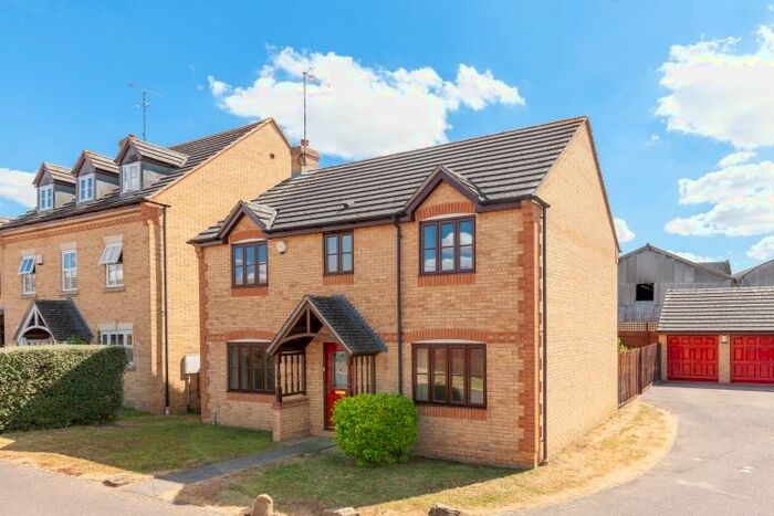 4 Bedroom Flat To Rent In Arundel Close, Kings Sutton, Banbury, OX17