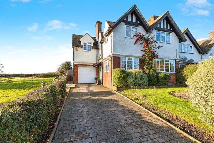 4 Bedroom Semi-Detached House For Sale In Selsfield Road, Turners Hill, Crawley, RH10