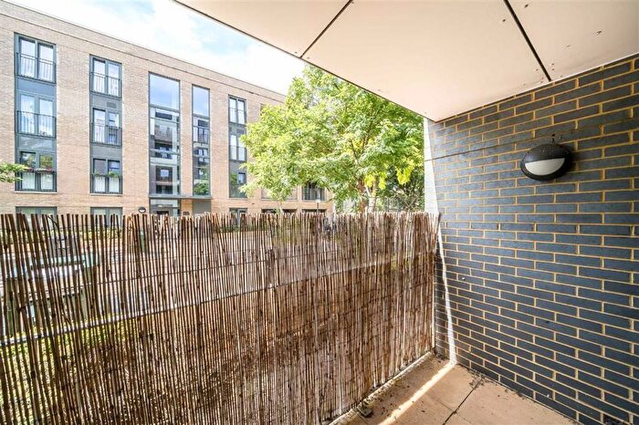 1 Bedroom Flat To Rent In Offenham Road, Oval, SW9