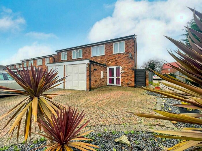 3 Bedroom House To Rent In Hobart Close, Worthing, BN13