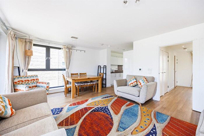 3 Bedroom Duplex To Rent In Kingfisher Heights, E16
