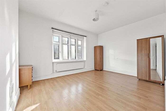 Studio To Rent In Green Lanes, Palmers Green, N13