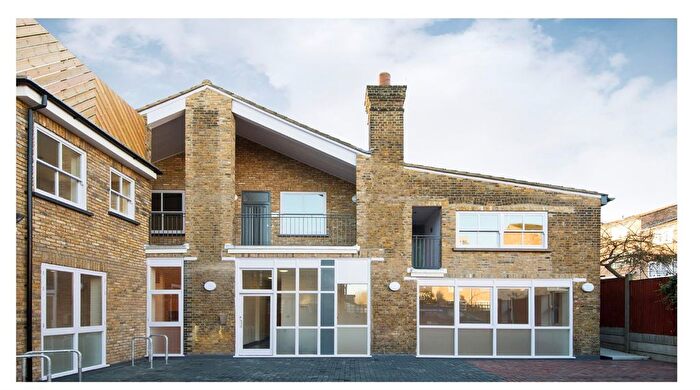 Studio To Rent In Roding Road, London, E5