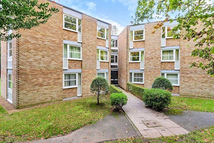 2 Bedroom Flat For Sale In Heathside, Weybridge, KT13