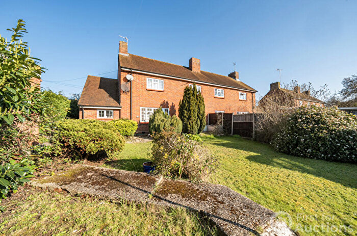 3 Bedroom Semi Detached House For Sale In Ilbury Close, Shinfield, Reading, RG2