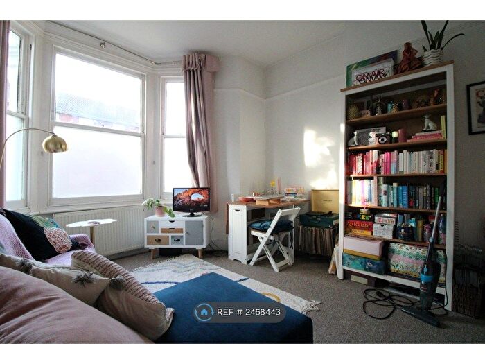 1 Bedroom Flat To Rent In Allfarthing Lane, London, SW18