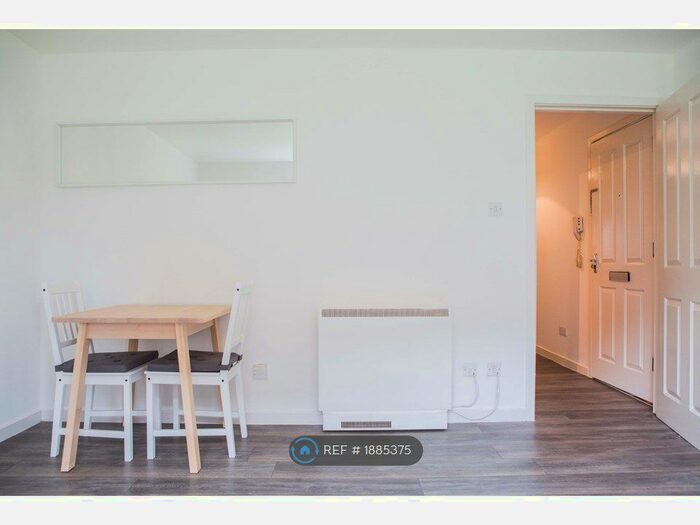 1 Bedroom Flat To Rent In Tullis Gardens, Glasgow, G40